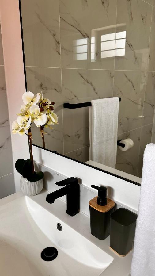 Stylish Executive With Power Backup Apartamento