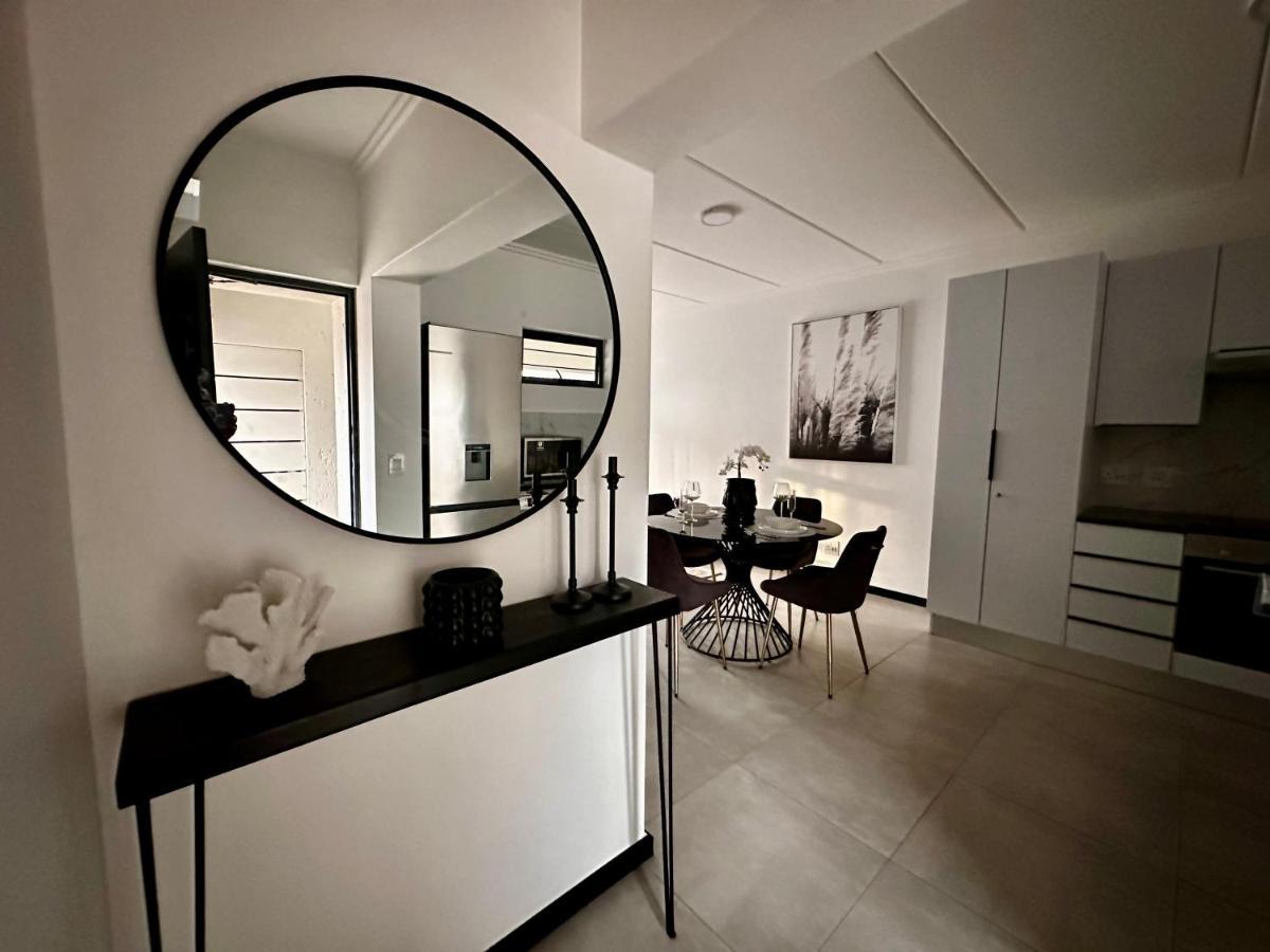 Apartamento Stylish Executive With Power Backup