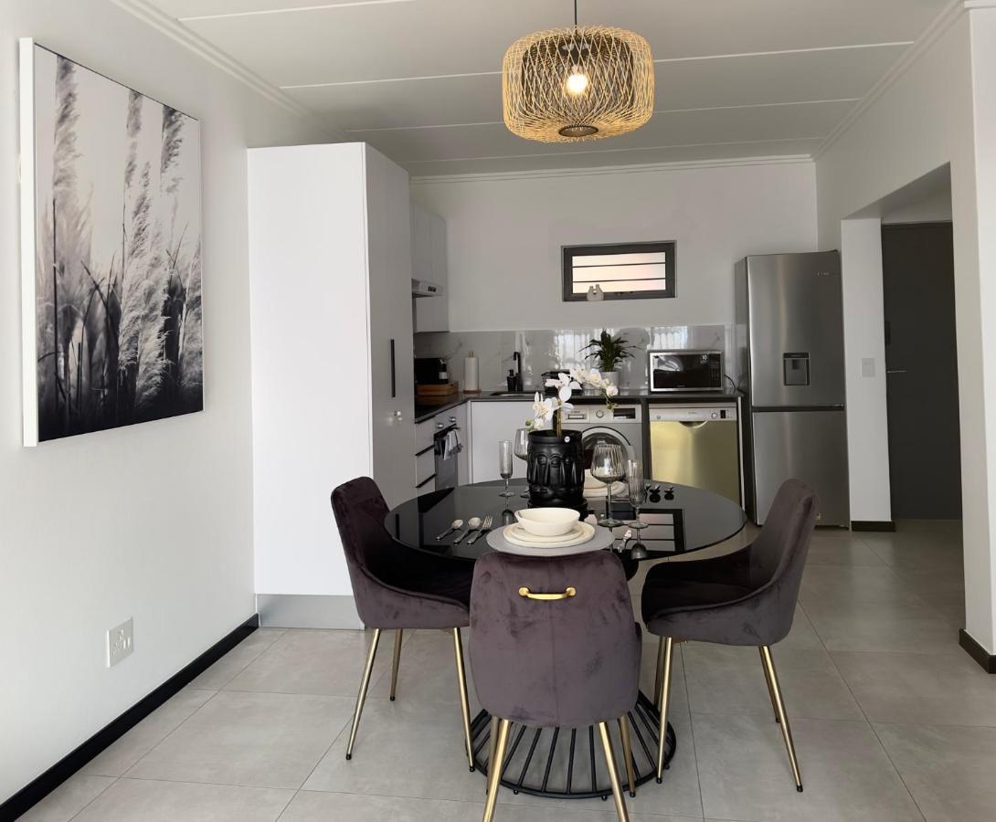 Stylish Executive With Power Backup Apartamento *
