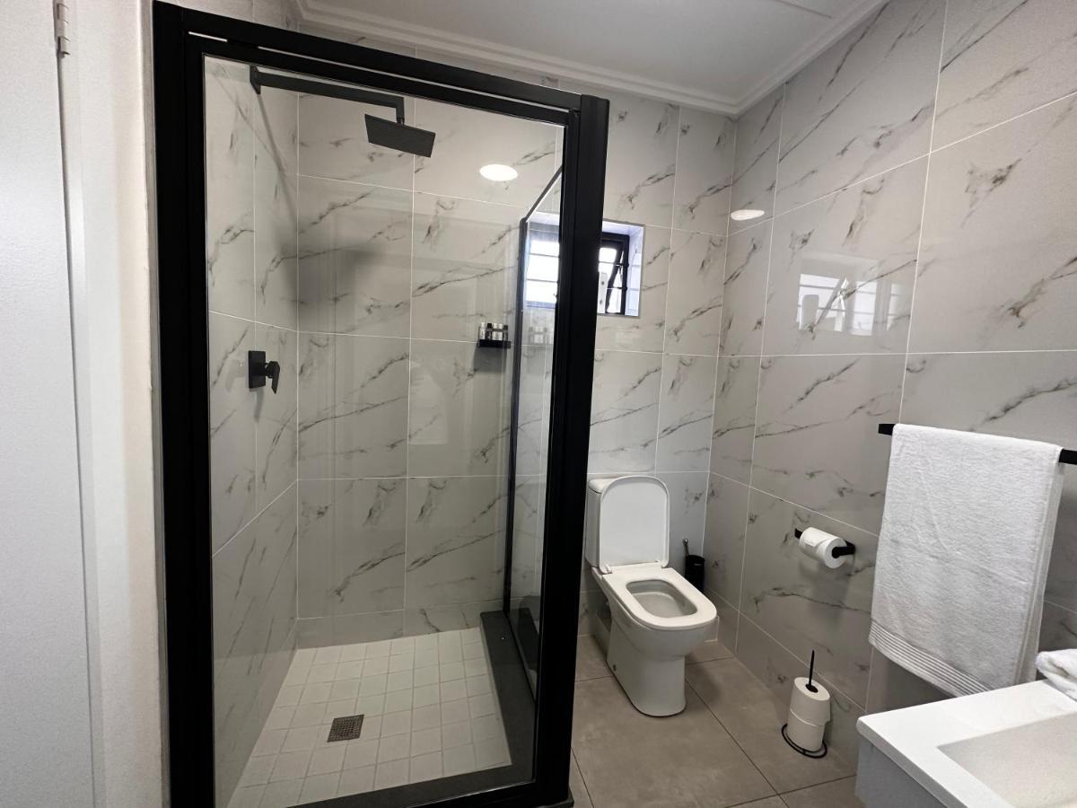 Apartamento Stylish Executive With Power Backup *
