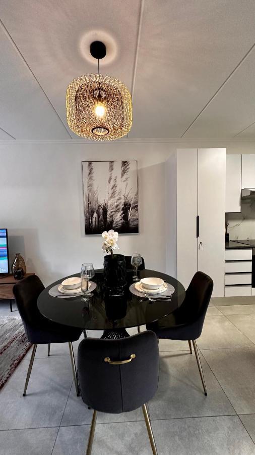 Apartamento Stylish Executive With Power Backup